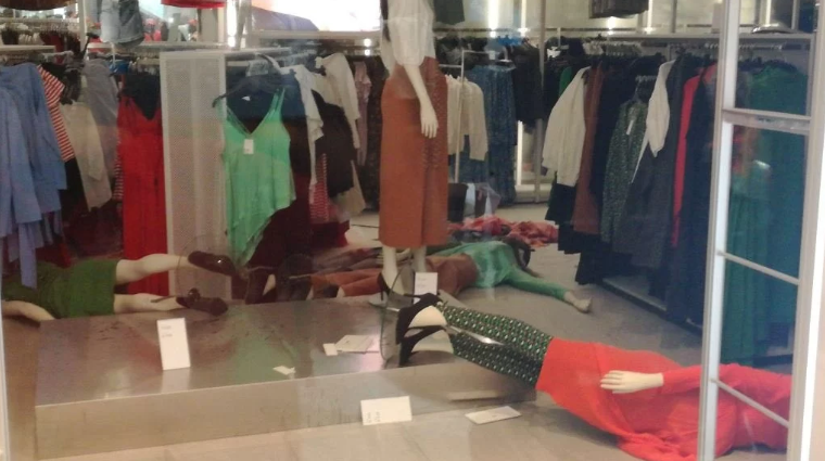 Angry South Africans Vandalize H&M Shops Over Recent ‘Racist Hoodie’ Advert [Photos/Video]