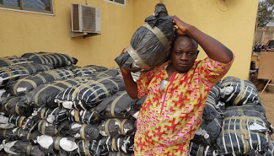 Ogun Police Parades Man with 114 Bags Of Indian Hemp [Details]