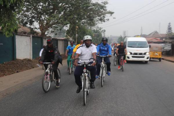 Governor Ikpeazu, His Deputy, Aides, Spotted Cycling Through the Streets of Umuahia [Photos]
