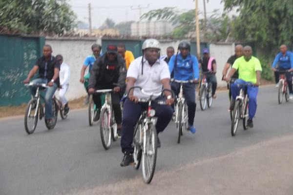 Governor Ikpeazu, His Deputy, Aides, Spotted Cycling Through the Streets of Umuahia [Photos]