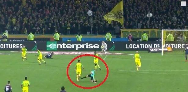 Angry Referee Kicks a Player Before Giving Him a Red Card [Photos]