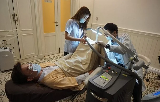 Men Now Bleach Their Penis by Undergoing Penis Whitening [Photos]