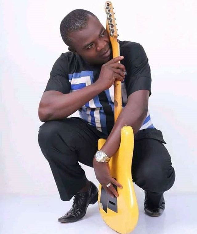 Leader Of 7stars International Band, Chinedu Iwozor, Dies While Performing On Stage [Graphic Photos]