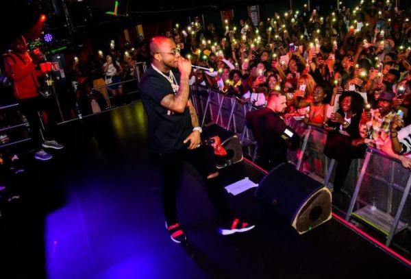 Wizkid Spotted Wearing Mask at Davido’s 30 Billion Concert in UK [Photos/Video]