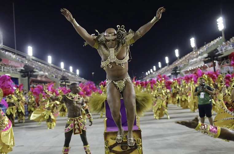 20 Mouth Droping Photos of Brazilian Dancers in Sparkly G-Strings and Skimpy Wears as They Flood The Street For Rio Carnival [Photos]