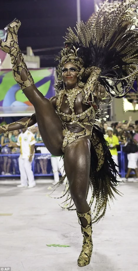 20 Mouth Droping Photos of Brazilian Dancers in Sparkly G-Strings and Skimpy Wears as They Flood The Street For Rio Carnival [Photos]
