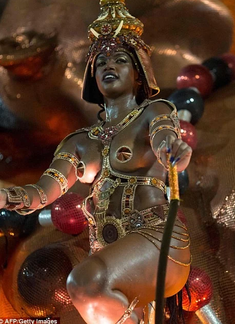 20 Mouth Droping Photos of Brazilian Dancers in Sparkly G-Strings and Skimpy Wears as They Flood The Street For Rio Carnival [Photos]