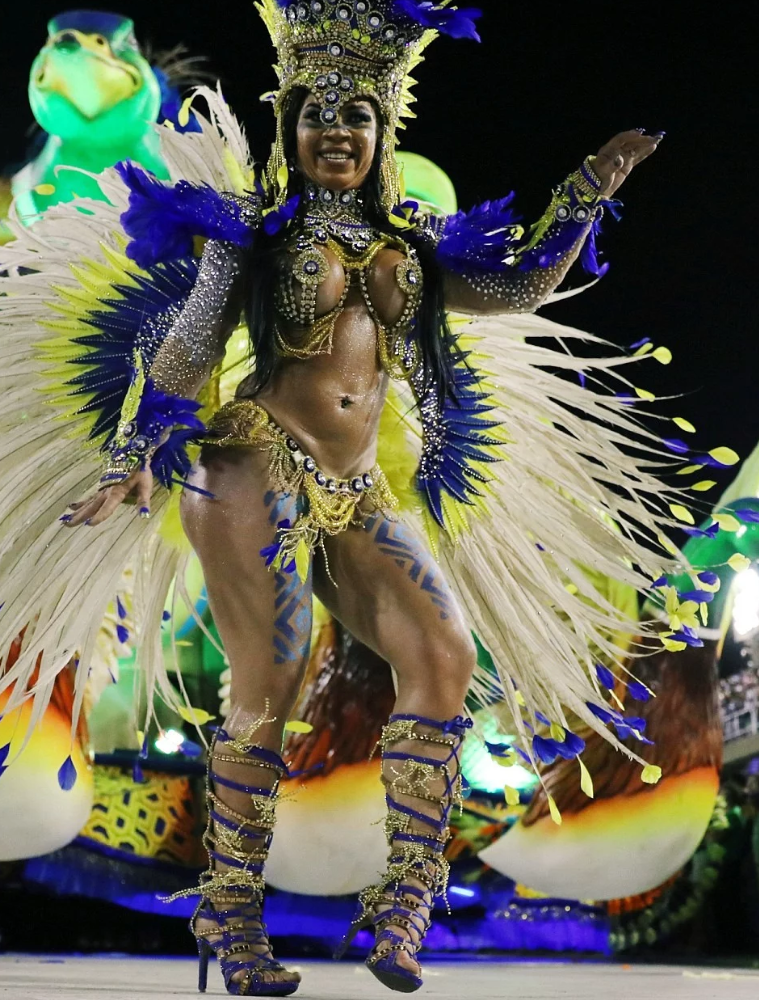 20 Mouth Droping Photos of Brazilian Dancers in Sparkly G-Strings and Skimpy Wears as They Flood The Street For Rio Carnival [Photos]
