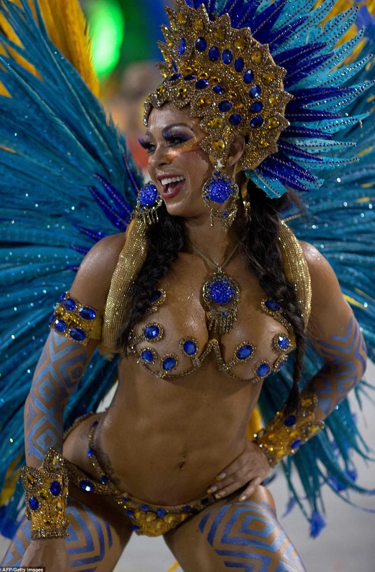 20 Mouth Droping Photos of Brazilian Dancers in Sparkly G-Strings and Skimpy Wears as They Flood The Street For Rio Carnival [Photos]