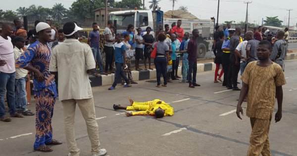 Man Crushed to Death by A Bus in Lagos [Graphic Photo]