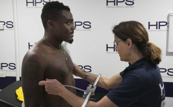 Emenike Yet to Make His Debut in Spain Due To ‘Overweight’