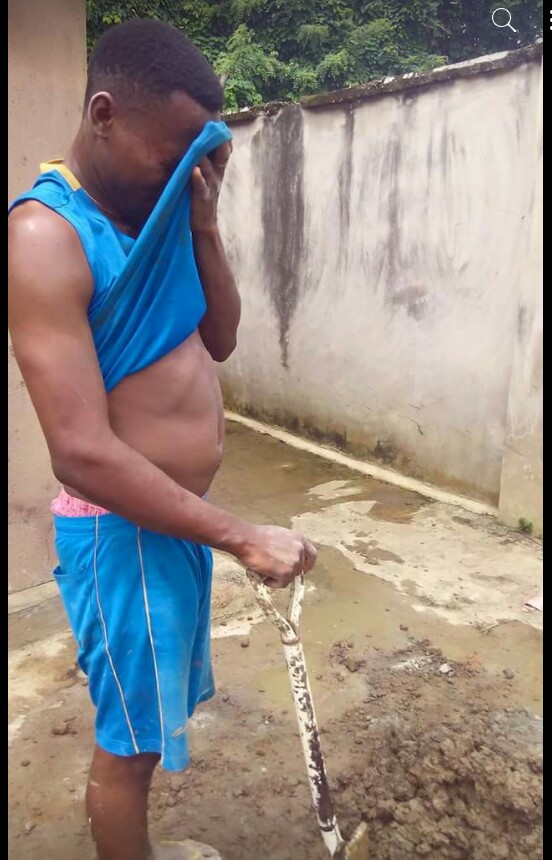 Unemployed Nigerian Graduate Spotted Working as A Bricklayer [Photos]