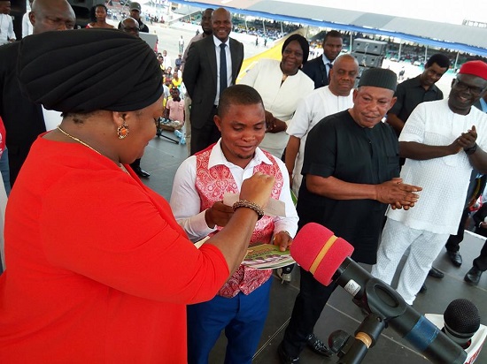 IMSU First Class Student In Tears As Rochas Okorocha Splashes 13 Million On Him [Photos]