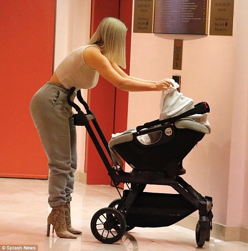 For The First Time, Kim Kardashian Steps Out with Baby, “Chicago”