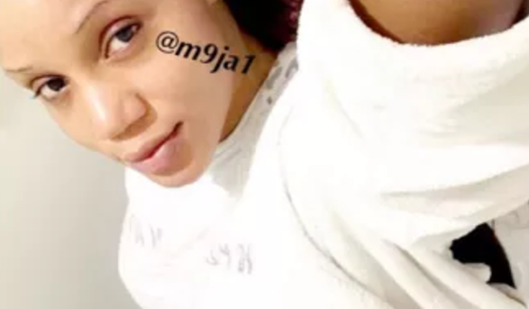 Controversial Nigerian Nud!St, Maheeda, Shares A Toilet Selfie With Her Pants Down