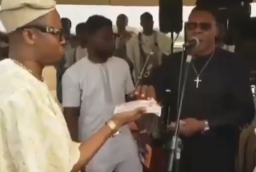 Trending New Way Some People Now Sprays Money At Parties [Videos]