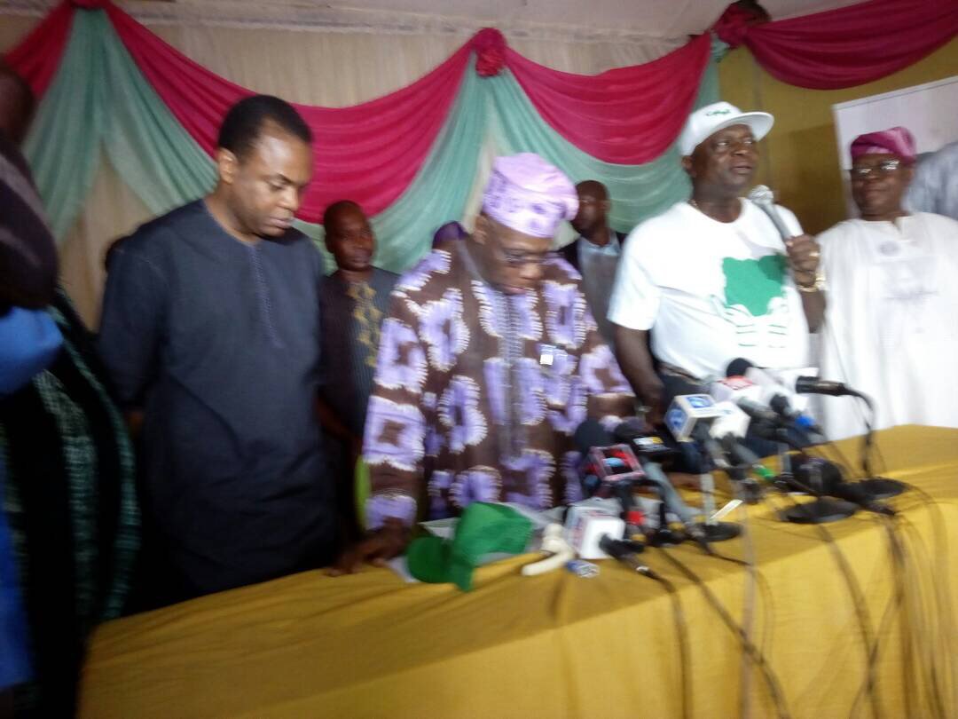 Obasanjo Dares APC, Registers with Coalition For Nigeria, Vows APC, PDP Will Lose In 2019 [Photo]