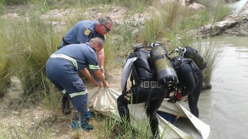 Pastor drowns while trying to baptize members