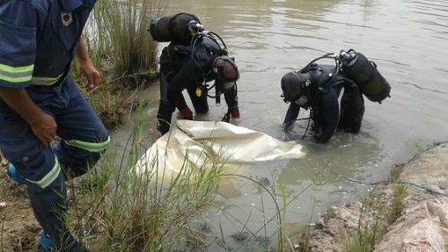 Pastor drowns while trying to baptize members