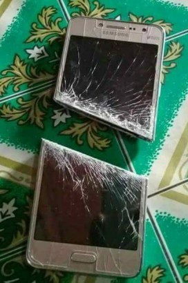 Jealous Husband Slices Wife’s Phone into Two Parts for Not Revealing Her Password