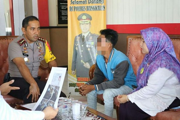 Father Arrested for Making His 9-Month-Old Baby Smoke Cigarette [Photos]