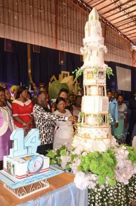 Apostle Johnson Suleman Celebrates Church 14th Anniversary with A Massive Cake [Photos]