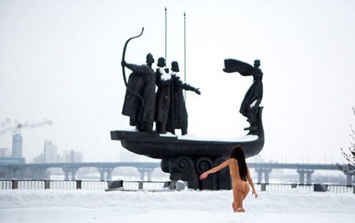 Meet Inna Vladimirskaya, The Woman Who Jogs Without Clothes, just to Look Young [Photos]