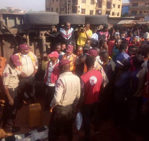 40ft Container Fell Off from an Articulated Truck, Crushes A Child to Death, Injures One Other [Photos]