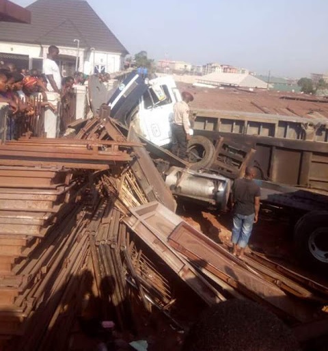 40ft Container Fell Off from an Articulated Truck, Crushes A Child to Death, Injures One Other [Photos]