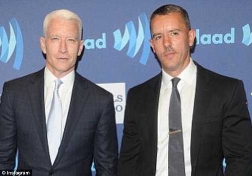 CNN, Anderson Cooper Splits with Boyfriend of Nine Years, For A Younger Doctor [Photos]