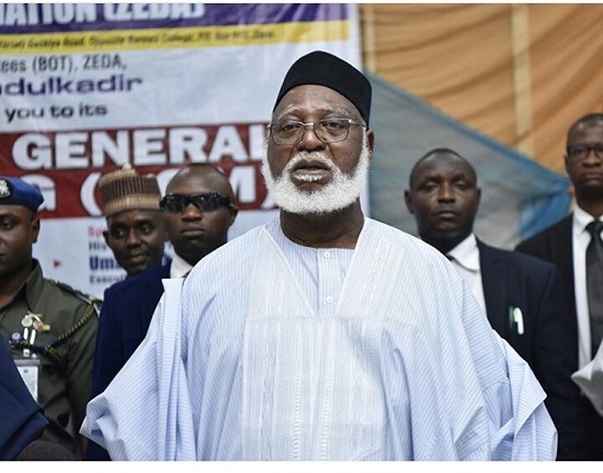 El-Rufai Bends Down to Greet Abdulsalami Abubakar in Zaria [Photos]