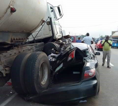 What a miracle! Fuel Tanker Climbs Over Man’s Car In Warri But He Came Out Without A Scratch [Photos]