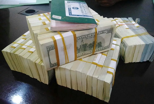 Customs in Kaduna Airport, Arrest Man with $375,000 [Photos]