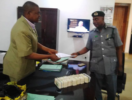 Customs in Kaduna Airport, Arrest Man with $375,000 [Photos]