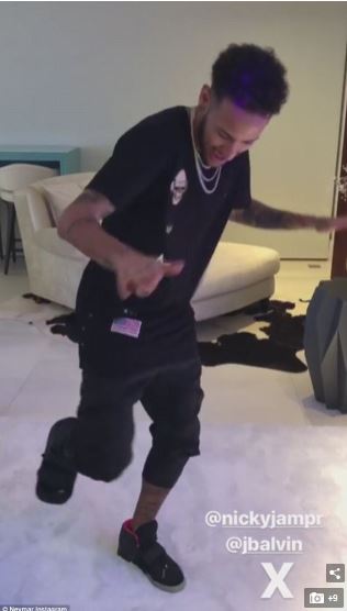 Injured Neymar Hits the Town to Attend Birthday Bash with Crutches in Brazil [Photos]