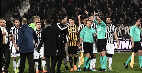 Ivan Savvidis, the chairman of Greek club PAOK, confronts referee on the pitch with a gun [photos]