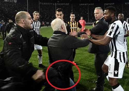Ivan Savvidis, the chairman of Greek club PAOK, confronts referee on the pitch with a gun [photos]