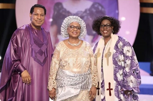 Pastor Chris Oyakhilome Rocks Agbada at Mother’s 80th Birthday Party [Photos]