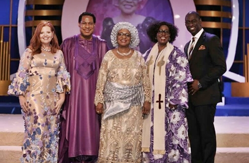 Pastor Chris Oyakhilome Rocks Agbada at Mother’s 80th Birthday Party [Photos]