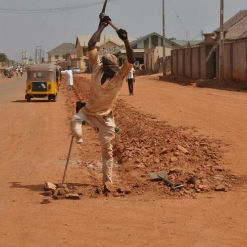 #NigerianYouthsAreNotLazy – Nigerian Guy Says As He Post Photos Of One-legged Man Seen Carrying Out Road Construction