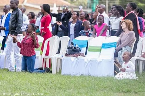 Heart Melting Photos Of 3-Year-Old Girl On Her Knees, In Tears As She Prays During Church Service