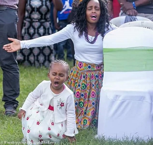 Heart Melting Photos Of 3-Year-Old Girl On Her Knees, In Tears As She Prays During Church Service
