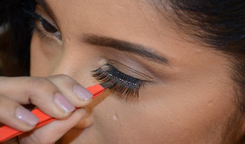 4[Four] Health Implications of Fixing Artificial Eyelashes