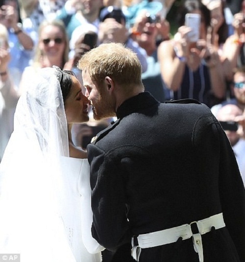 #RoyalWedding: Prince Harry and Maghan Markle Shares First Ever Kiss After Becoming Husband And Wife [Photos]