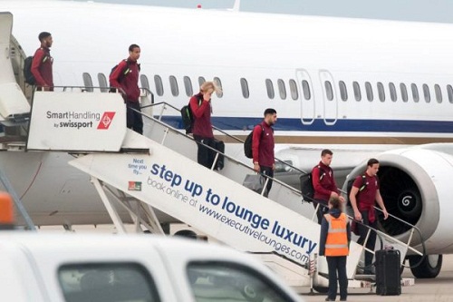 Liverpool Keeper, Loris Karius, Hides His Face As Players Arrive Home After UCL Final Defeat