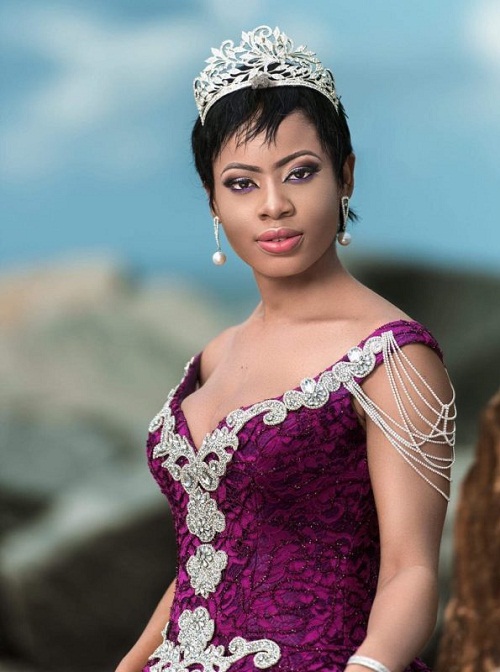 #BBNaija: Nina Poses with a Nigeria Policeman As She Drops Powerful Lines for Her Birthday [photos]