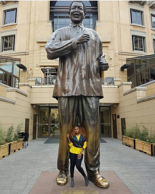 Niniola robbed of Cash and Jewellery at a restaurant in South Africa