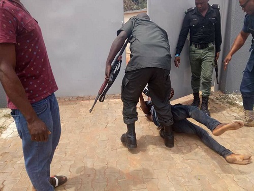 You Need To See What Happened To Robber Who Tried To Steal Car Near Diamond Bank In Awka