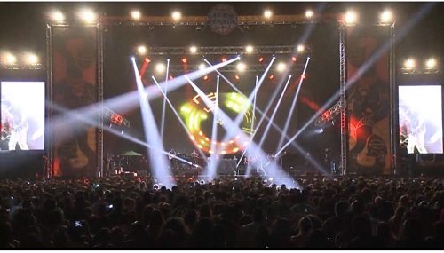 Happy Davido Reacts After Seeing the Crowd Wizkid Pull Out At 02arena In London