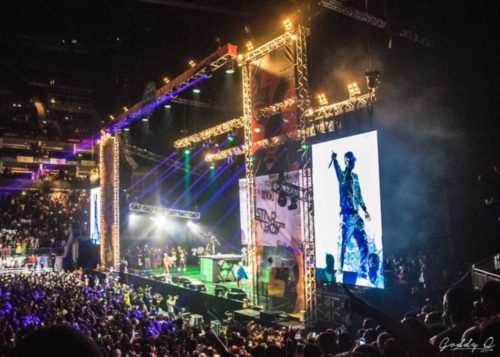 Happy Davido Reacts After Seeing the Crowd Wizkid Pull Out At 02arena In London